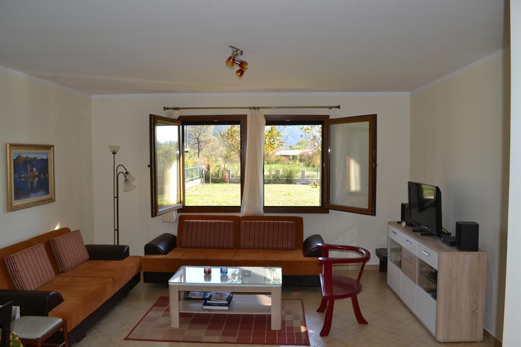 Guest House Radulovic Petrovac Ngoại thất bức ảnh