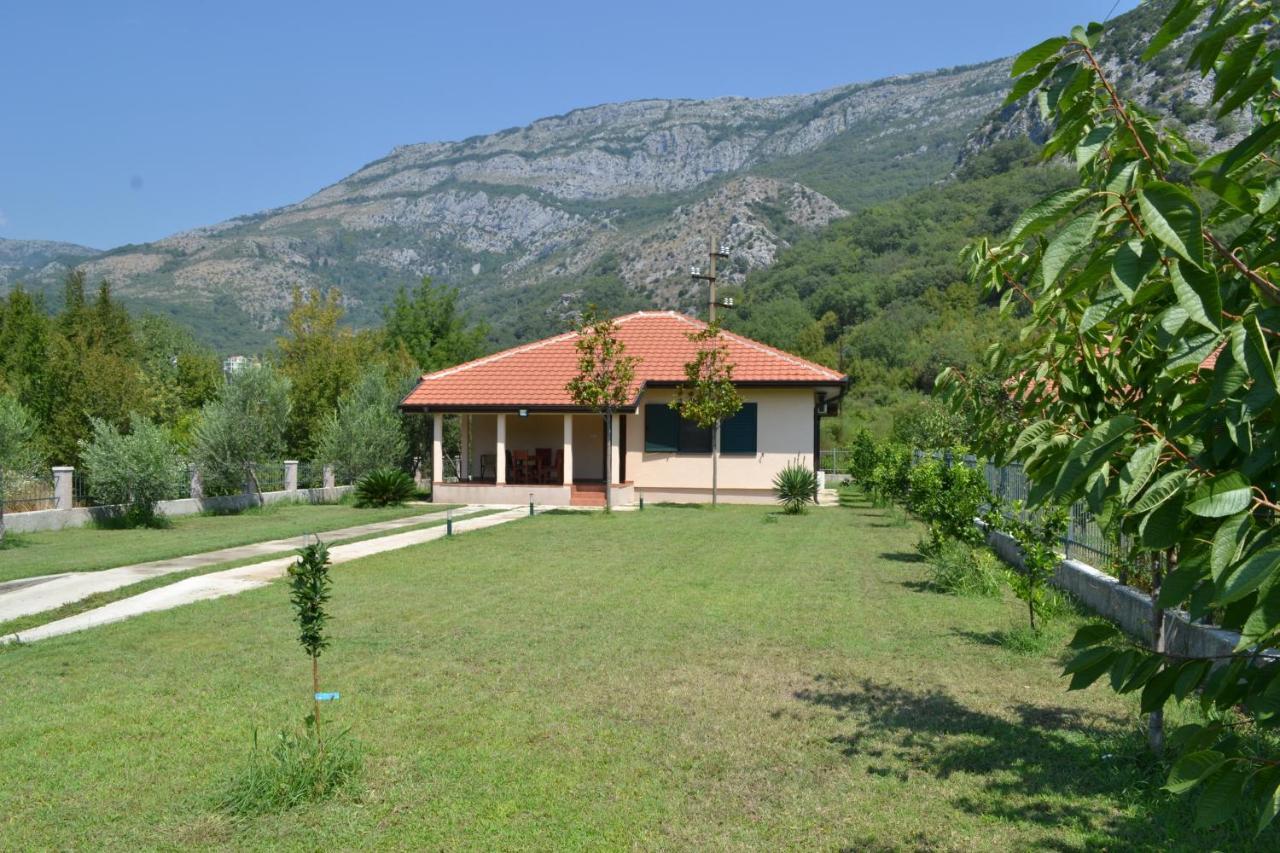 Guest House Radulovic Petrovac Ngoại thất bức ảnh
